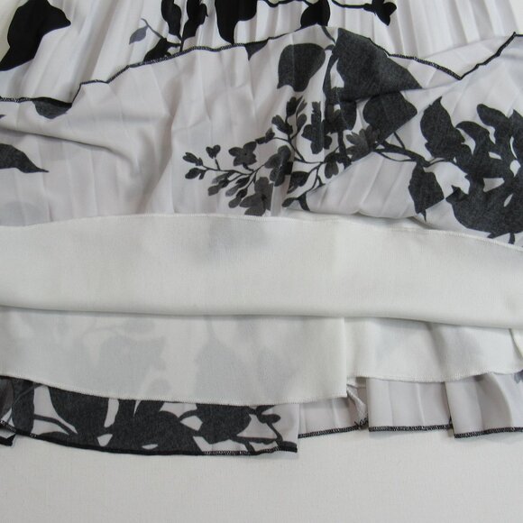 Speechless Women's Black/White Floral Sleeveless Mini Pleated Bodice Dress - Picture 4 of 9